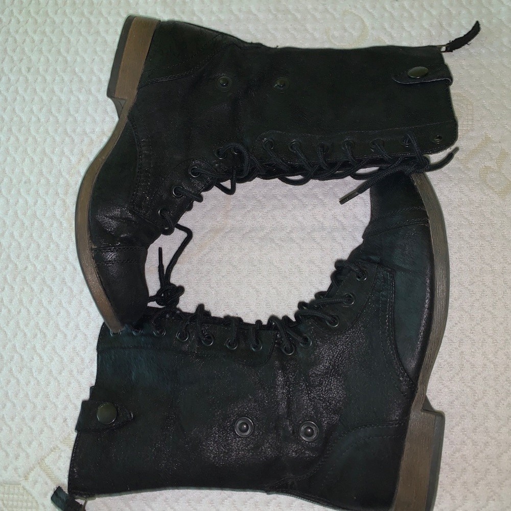Combat boots